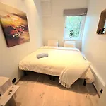 アパート Newly Renovated, Spacious In *