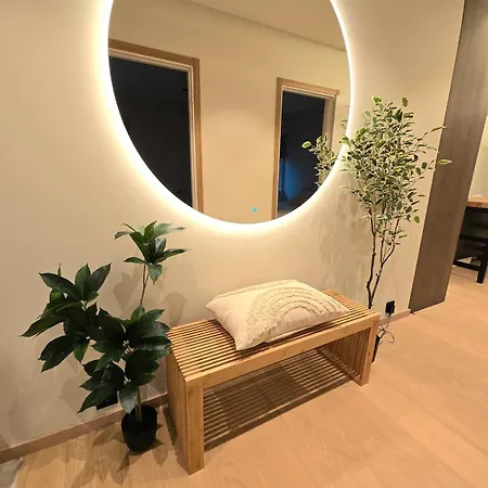 Newly Renovated In Super Apartmán *