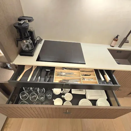 Leilighet Newly Renovated, Spacious In