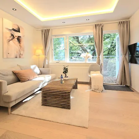Newly Renovated, Spacious In Appartement *